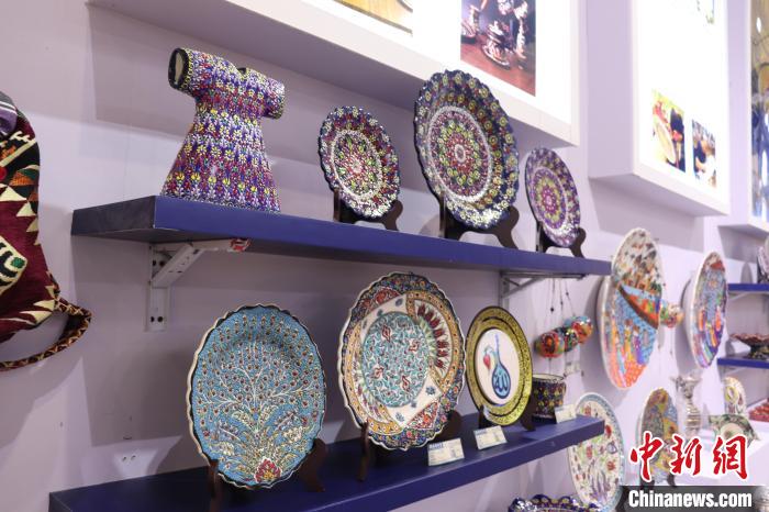 土耳其陶瓷展于國際手造展區(qū)?！±蠲鬈?攝