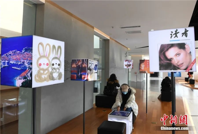 蘭州城市規(guī)劃展覽館《讀者》休閑視聽(tīng)驛站吸引民眾體驗(yàn)。楊艷敏 攝