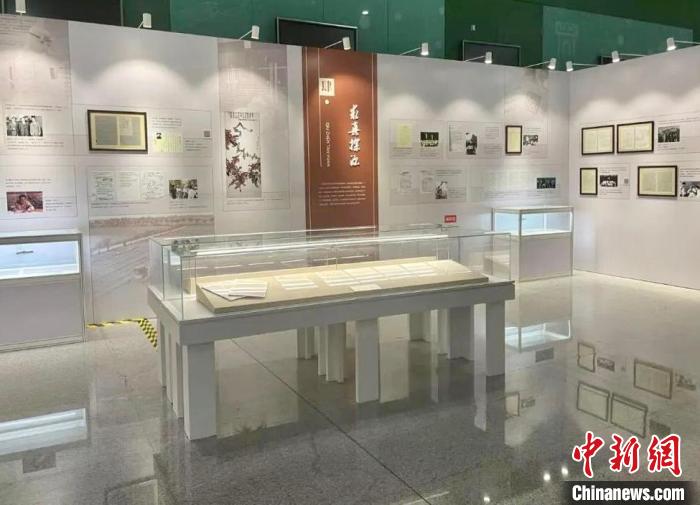 “筆鑒丹心——手稿中的中國科學(xué)家精神主題展”第四篇章“ 求真探源”?！≈袊茀f(xié)科技傳播中心 供圖