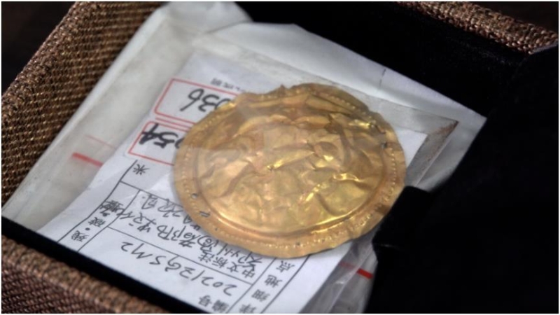 這是鄭州商城遺址高等級貴族墓M2中出土的金泡。新華社記者袁月明攝