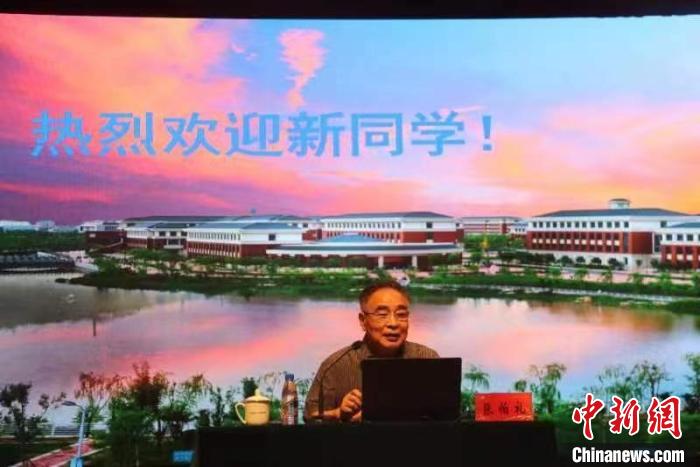 張伯禮院士講授開學(xué)第一課：“守正創(chuàng)新，做新時(shí)代中醫(yī)人”