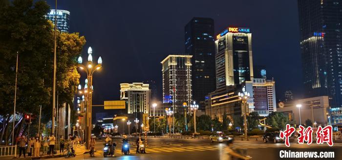 成都天府廣場(chǎng)樓宇景觀照明?！〕啥汲峭吨腔鄢鞘泄竟﹫D