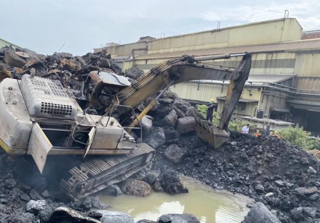 高雄市小港區(qū)某工廠起火，1名鋼鐵廠越南籍工人死亡。圖片來源：臺(tái)灣《聯(lián)合報(bào)》林保光翻攝。