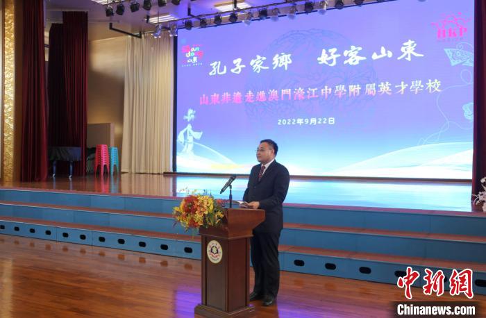 山東省文化和旅游廳二級(jí)巡視員王春生致辭?！∩骋婟?攝