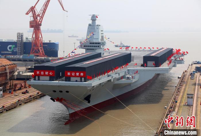2022年6月17日上午，中國(guó)第三艘航空母艦下水命名儀式在中國(guó)船舶集團(tuán)有限公司江南造船廠舉行?！±钐?攝