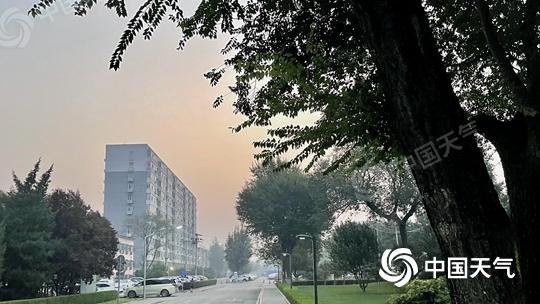 今晨，北京能見度不佳。(圖/中國天氣網(wǎng) 王曉)