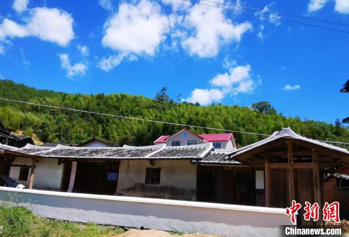 永安市西洋鎮(zhèn)林田村紅軍臨時(shí)指揮部遺址正在修繕當(dāng)中?！±壮?攝