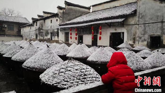 游埠古鎮(zhèn)醬油坊雪景?！潜?攝