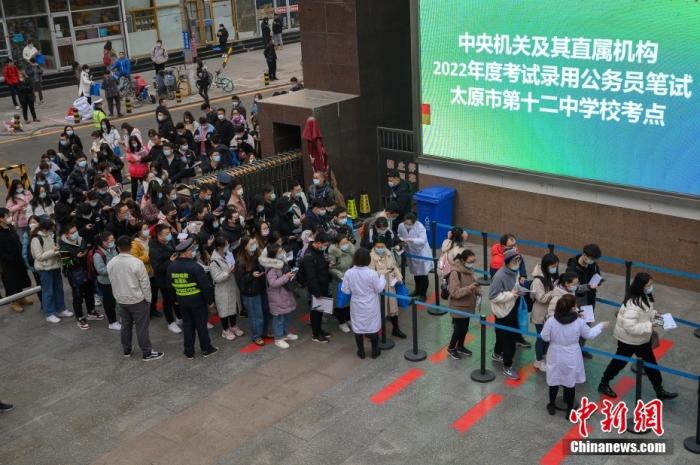 資料圖：考生參加國(guó)考筆試。 <a target='_blank' href='/'>中新社</a>記者 韋亮 攝