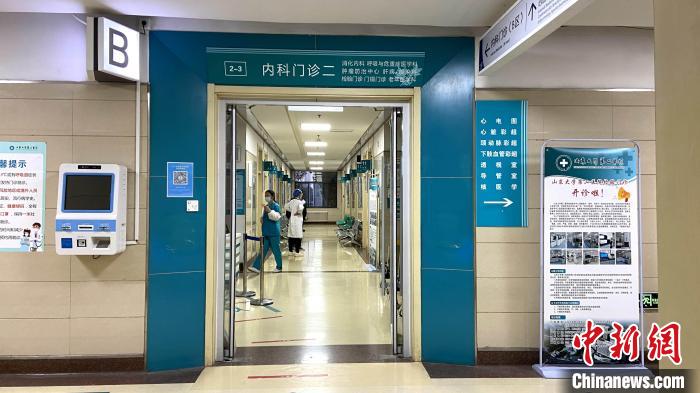 10月8日起，山東大學(xué)第二醫(yī)院推出夜間門診服務(wù)，改善患者就醫(yī)體驗(yàn)?！O婷婷 攝