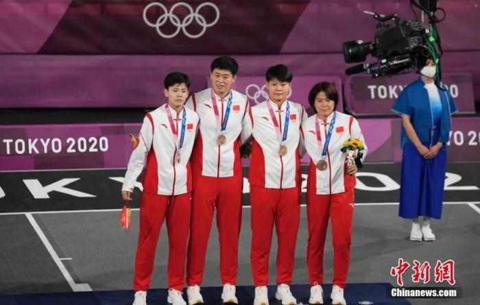 2021年7月28日，東京奧運(yùn)會(huì)女子三人籃球銅牌戰(zhàn)中，中國三人女籃16-14擊敗法國隊(duì)，獲得女子三人籃球銅牌。 <a target='_blank' href='/'>中新社</a>記者 杜洋 攝