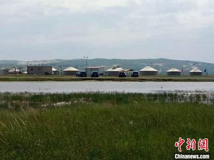 圖為如今的渾善達克沙地腹地?！」苡佬?攝