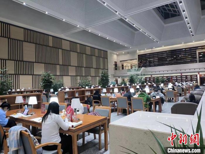 “泡館”、自習(xí)、“云科普”：中國民眾熱衷“花式充電”