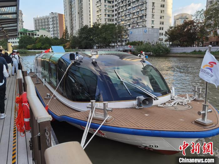 游船停泊于“四行倉庫”碼頭站點(diǎn) 浦帆 攝
