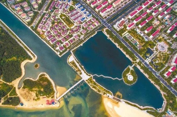 鳥瞰海上公園，碧浪翻涌。圖片來源：臺灣《經(jīng)濟(jì)日報》