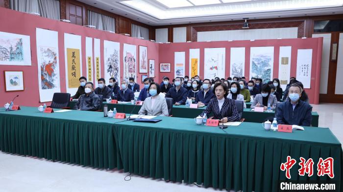 10月27日上午，臺(tái)盟中央學(xué)習(xí)貫徹中共二十大精神座談會(huì)在臺(tái)盟中央機(jī)關(guān)禮堂召開。圖為會(huì)議現(xiàn)場?！∨_(tái)盟中央供圖