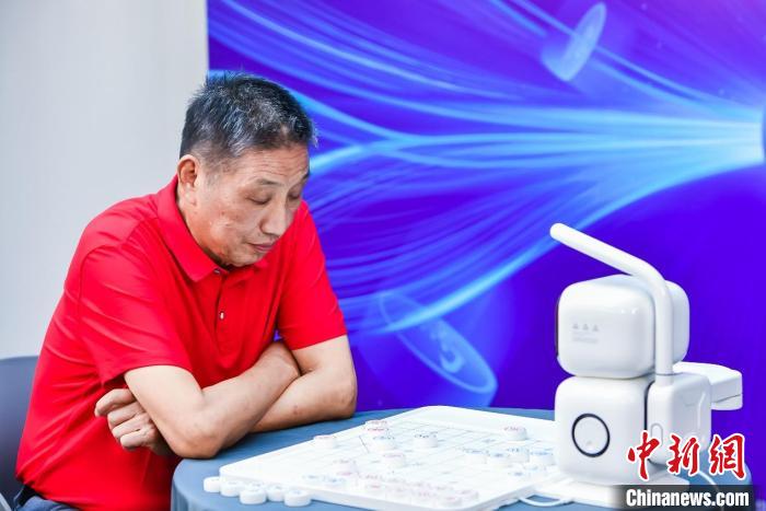 深圳舉辦象棋“人機(jī)”對(duì)決展現(xiàn)中國象棋魅力