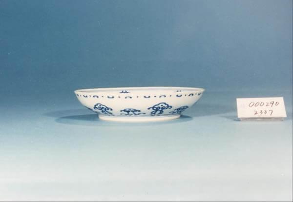 圖為“清 乾隆 青花花卉盤(pán)” 圖片來(lái)源：臺(tái)灣“中央社”