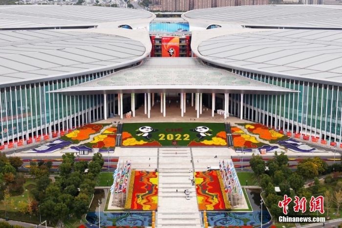 11月1日，航拍國家會(huì)展中心(上海)。第五屆中國國際進(jìn)口博覽會(huì)將于11月5日至10日在國家會(huì)展中心(上海)舉辦。殷立勤 攝