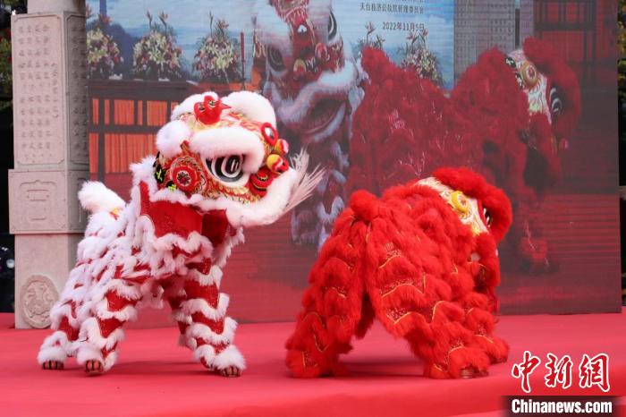 活動現(xiàn)場舞獅表演    圖片來源：中新網(wǎng)