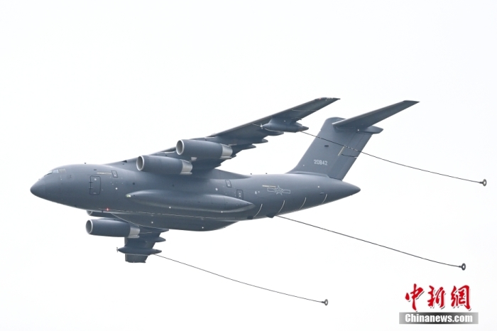 運油-20首次在中國航展空中飛行展示。<a target='_blank' href='/'>中新社</a>記者 陳驥旻 攝 