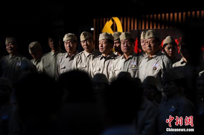 1月16日，由云南滇西抗戰(zhàn)歷史文化研究會(huì)-南僑機(jī)工學(xué)會(huì)與937文創(chuàng)園區(qū)共同策劃完成的文創(chuàng)項(xiàng)目“937滇緬公路體驗(yàn)館”在昆明開(kāi)館。觀眾可在館內(nèi)了解滇緬公路的修建、南僑機(jī)工支援抗戰(zhàn)等歷史。 <a target='_blank' href='/'>中新社</a>記者 康平 攝
