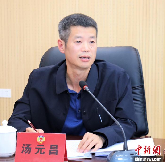 寧德市政協(xié)委員湯元昌發(fā)言?！×珠派?攝