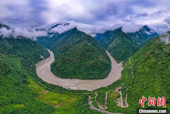 墨脫縣雅魯藏布江林多大拐彎全景。(無人機(jī)照片) 李國燾 攝