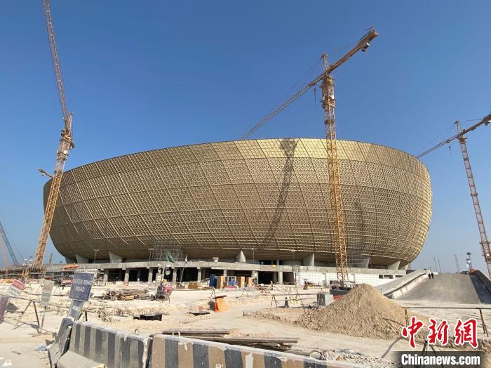 建設(shè)中的盧塞爾體育場(chǎng)?！”本┙ㄔ汗﹫D