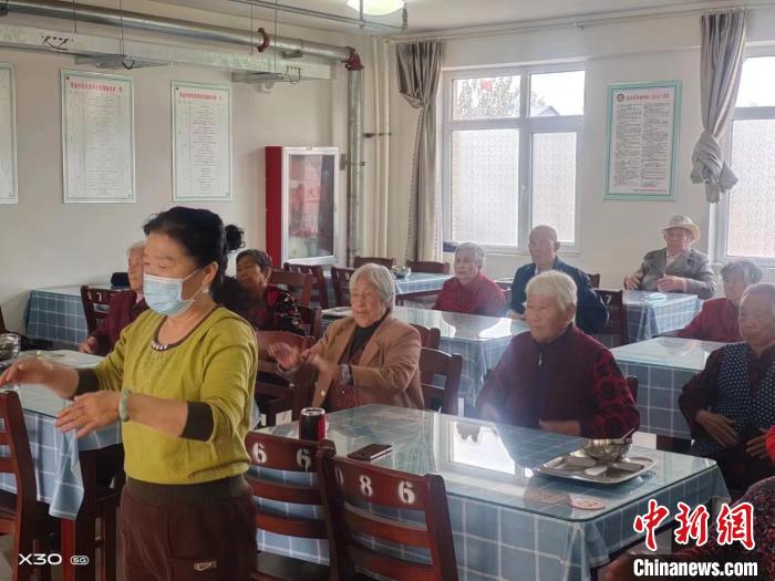 (資料圖)山東淄博從“一餐熱飯”破題養(yǎng)老服務“最后一公里”?！∈茉L者供圖