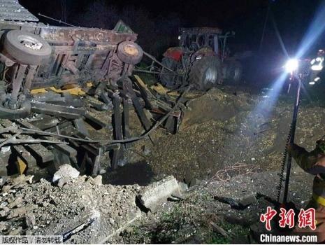 圖為波蘭境內導彈爆炸現(xiàn)場。