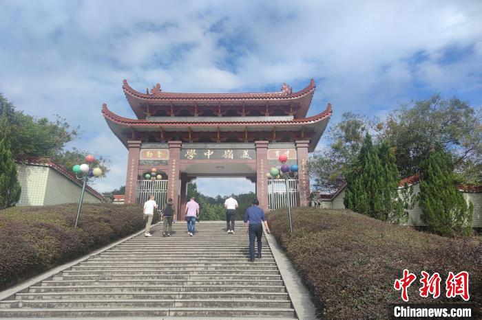教育是美嶺村創(chuàng)業(yè)史中的一張名片。圖為美嶺中學(xué)?！枪跇?biāo) 攝