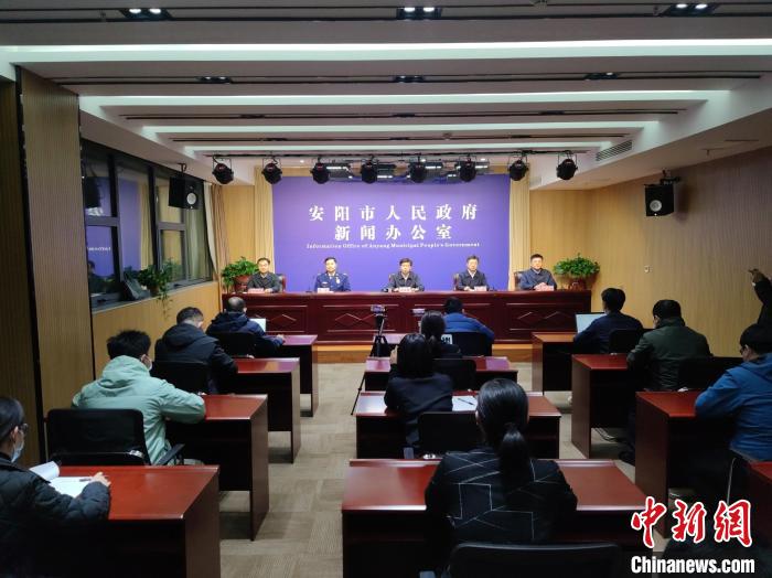 圖為新聞發(fā)布會現(xiàn)場?！±畛瑧c 攝