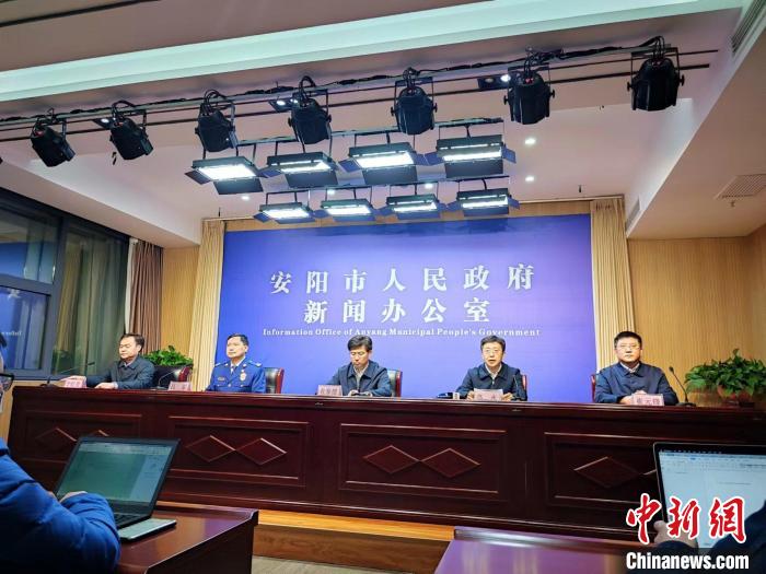 圖為新聞發(fā)布會(huì)現(xiàn)場?！⊥跤?攝