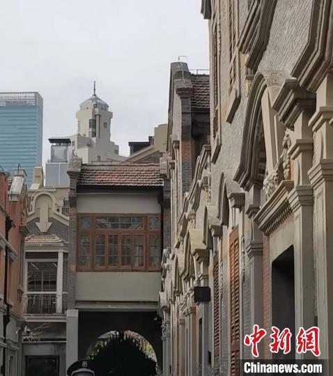 從一磚一瓦一門窗，到老建筑群墻壁上那些斑駁痕跡、甚至每一塊特殊花紋的地磚，修繕團(tuán)隊都盡量保留或還原?！￡愳o 攝