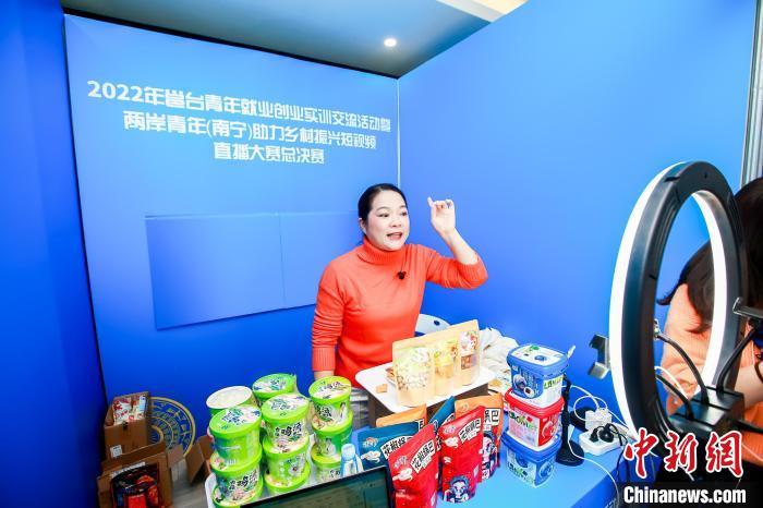 謝紅梅在比賽中?！∧蠈幨信_(tái)辦供圖