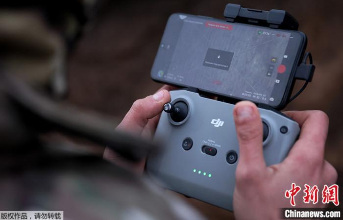資料圖：一位烏克蘭軍用無人機(jī)操作員。