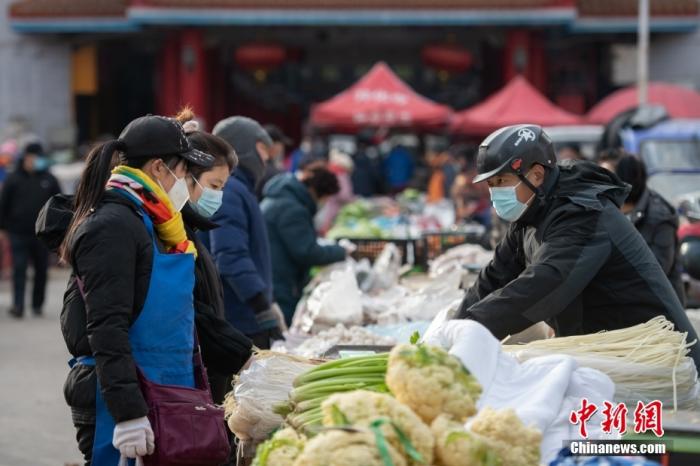 近日，太原市各城區(qū)穩(wěn)步推進(jìn)市場主體復(fù)工復(fù)市。 <a target='_blank' href='/'>中新社</a>記者 韋亮 攝