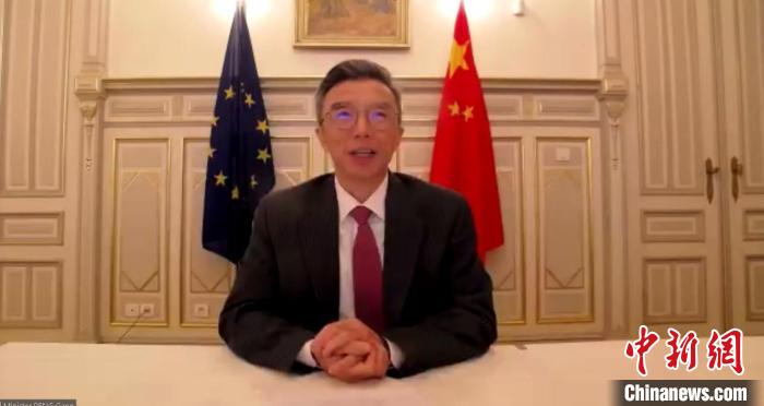 中國(guó)駐歐盟使團(tuán)公使彭剛在峰會(huì)上發(fā)表主旨演講?！W盟中國(guó)商會(huì)供圖