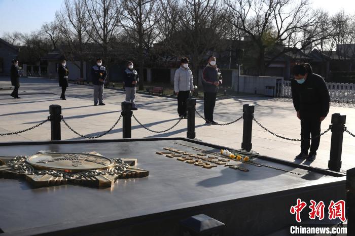中國(guó)人民抗日戰(zhàn)爭(zhēng)紀(jì)念館舉行南京大屠殺死難者國(guó)家公祭日悼念活動(dòng)。　抗戰(zhàn)館供圖