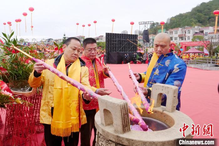 世界客屬第二十八次公祭客家母親河活動現(xiàn)場?！￠L汀縣委宣傳部供圖
