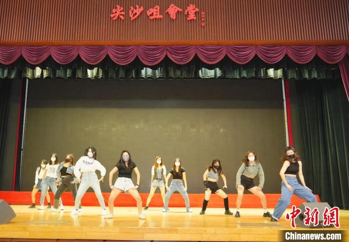 街舞表演?！√K永安 攝