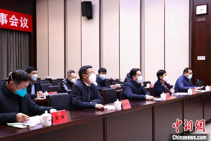 寧德市海外聯(lián)誼會二屆六次常務(wù)理事會議現(xiàn)場?！∪~茂 攝