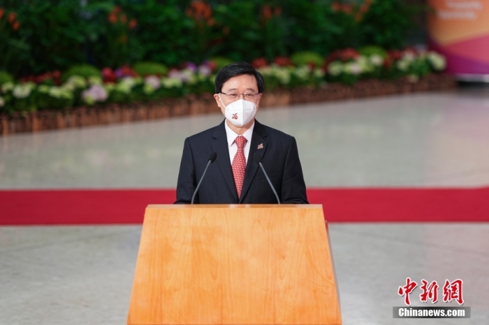 7月1日，在高鐵西九龍站內(nèi)，香港特別行政區(qū)第六任行政長官李家超于就職后首次會見傳媒。 <a target='_blank' href='/'>中新社</a>記者 崔楠 攝