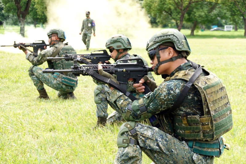 臺(tái)灣地區(qū)領(lǐng)導(dǎo)人蔡英文27日拍板兵役延長為一年，引起島內(nèi)各界高度關(guān)注。（示意圖／報(bào)系資料照片）圖片來源：臺(tái)灣“中時(shí)新聞網(wǎng)”.jpg