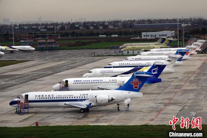 中國ARJ21飛機交付百架迎來批量化生產(chǎn)規(guī)?；\營系列化發(fā)展