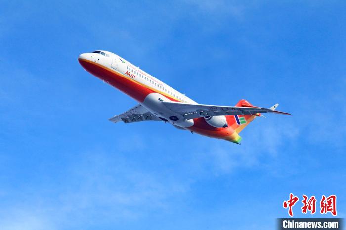 資料圖：ARJ21飛機展翅藍天。　中國商飛 供圖