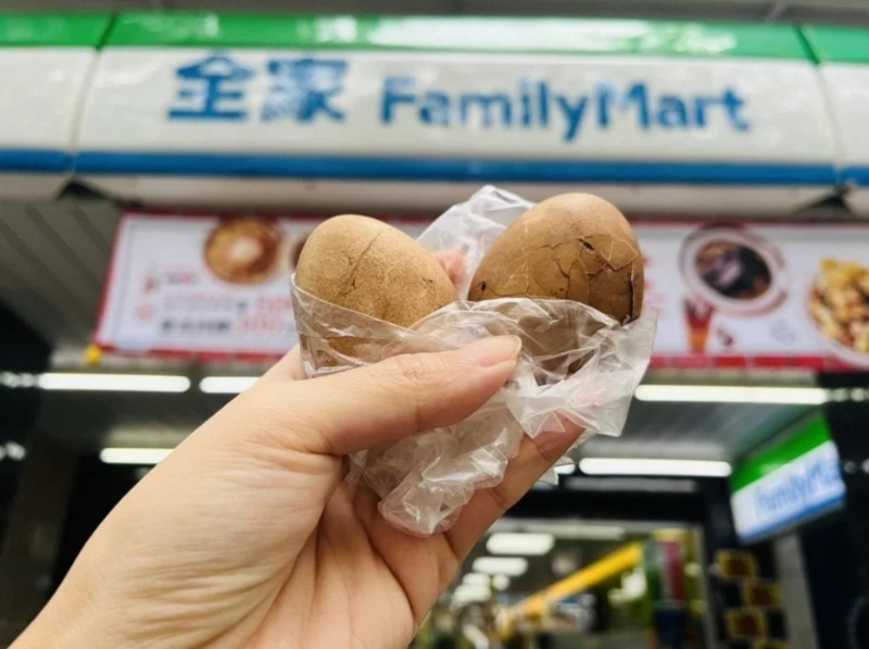 全家便利商店12月28日至2023年2月7日推出多重現(xiàn)煮蛋優(yōu)惠，於店舖購(gòu)買茶葉蛋可享有2顆20元（原價(jià)單顆13元）。圖／全家便利商店提供