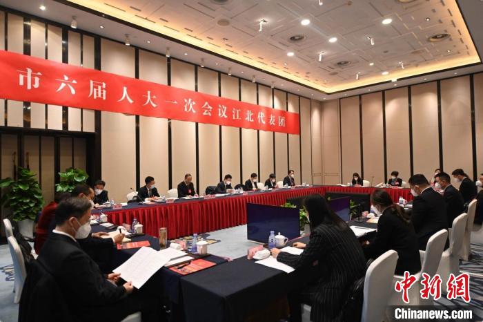 圖為重慶市六屆人大一次會(huì)議江北代表團(tuán)審議重慶市人大常委會(huì)工作報(bào)告現(xiàn)場。　重慶市江北區(qū)人大常委會(huì)信息中心供圖