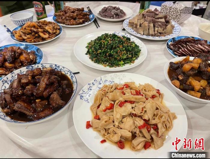 南京的什錦菜也走出中國，成為跨洋年夜飯里一道風(fēng)景?！”徊稍L人供圖